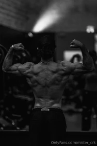 Back day j ai une question pour toi quel partie du corps de l homme