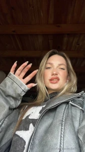 Rauw soy una gatita con u as muy afiladas no quieres que te rasgu e