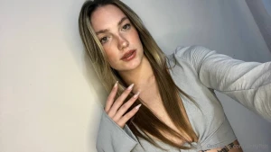 Siempre lista para darles lo mejor les mando un beso always ready to