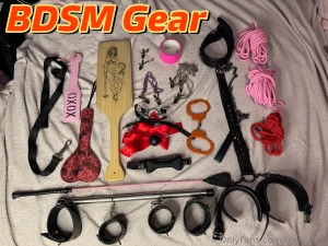 Toys for custom content custom videos starting at 150 custom photoset