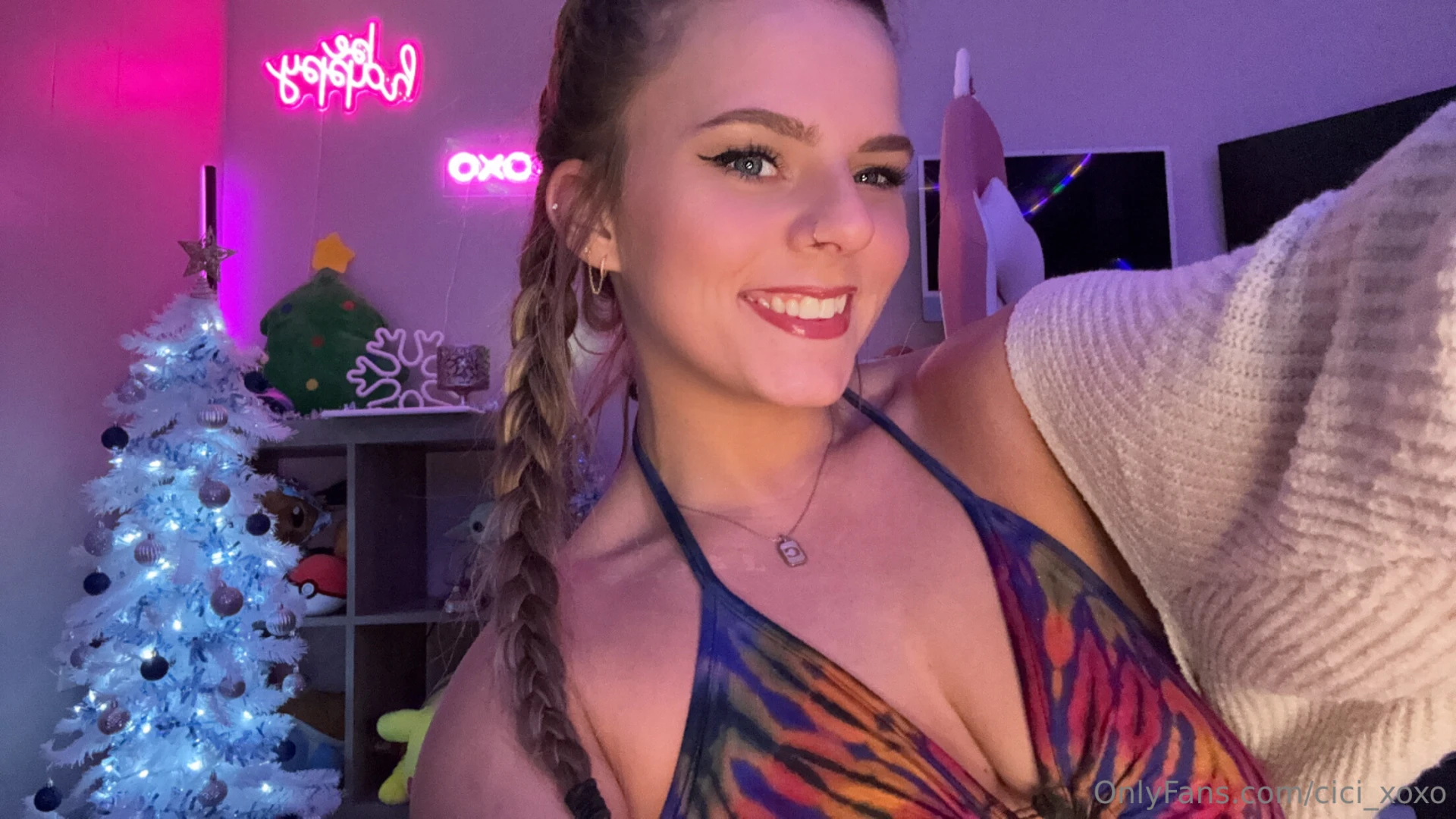 About to go live on cici_xoxo_vip just made a new years sale 