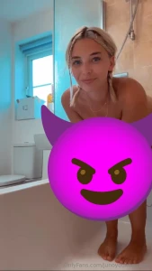 I love to be a little show off in the showerrrr let me show off for