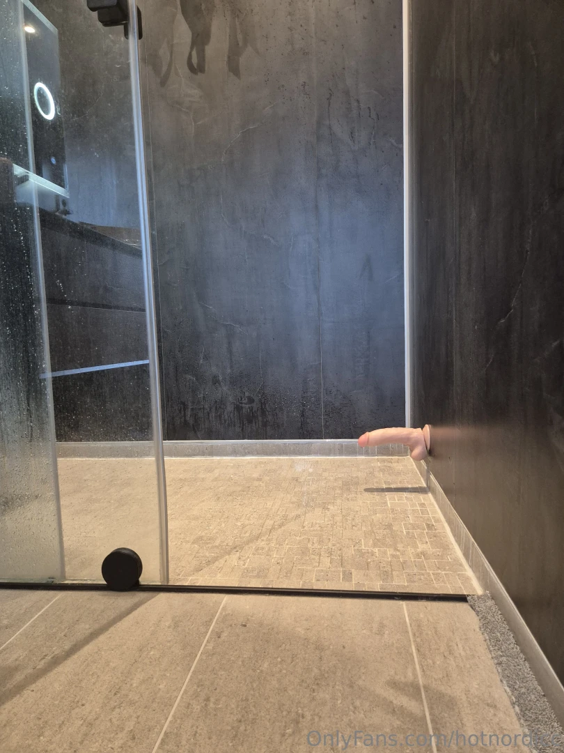 Made a new album from the shower today just 7 for 5 pics close up too 