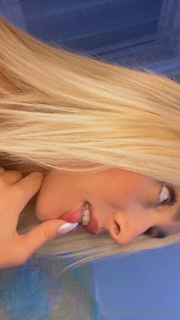 Come play with meee or did u just wanna watch 3 