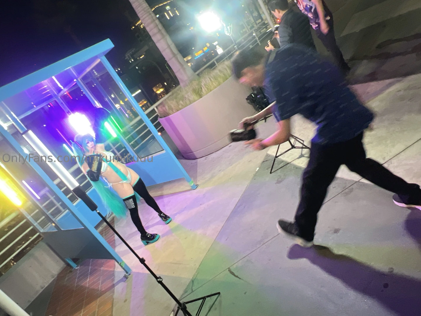 Behind the scenes at anime los angeles i changed into bikini miku for 
