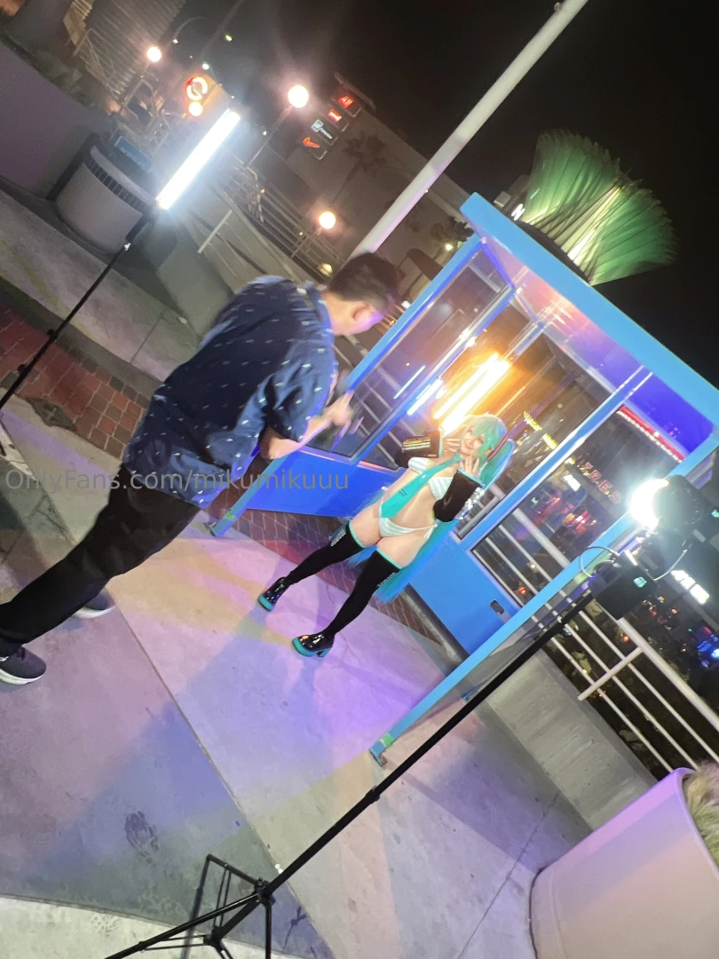 Behind the scenes at anime los angeles i changed into bikini miku for part 3 