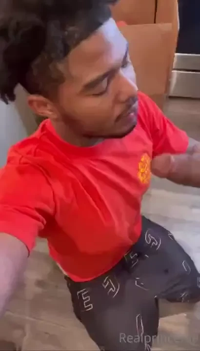 Homie help me pack so i gave him head and let him get in my guts till 