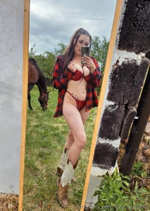 Erven hav a nezkrotn chce vid t co je pod t m