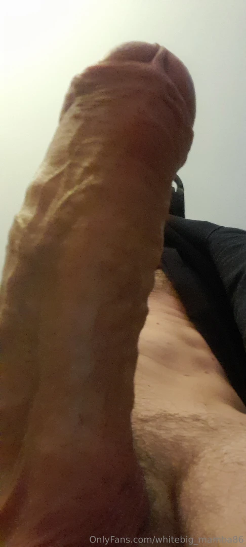 The wind blows by the right side 