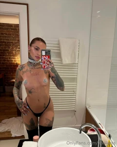 Its a 3 day weekend here in the uk tell me what your doing in the dms