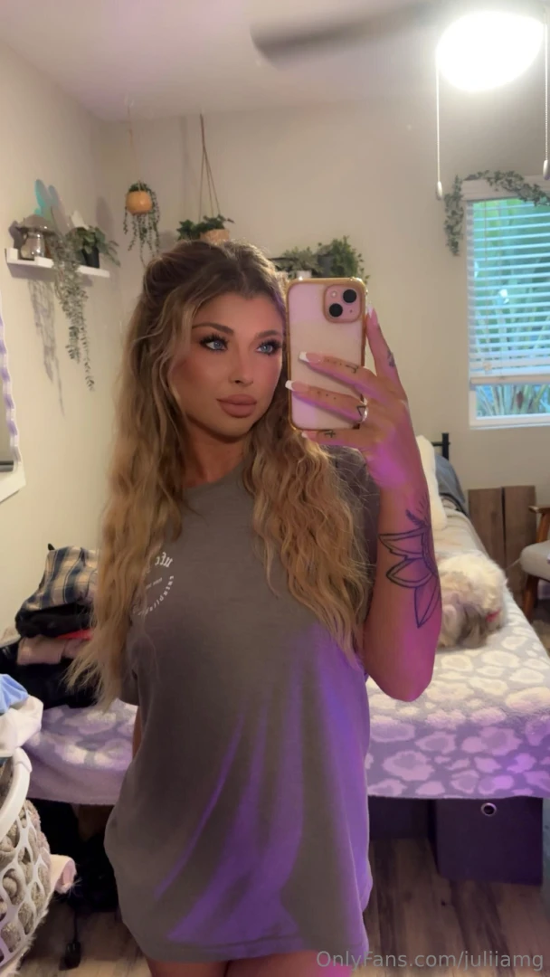 Wanna see whats inside of this shirt well you know what to do 