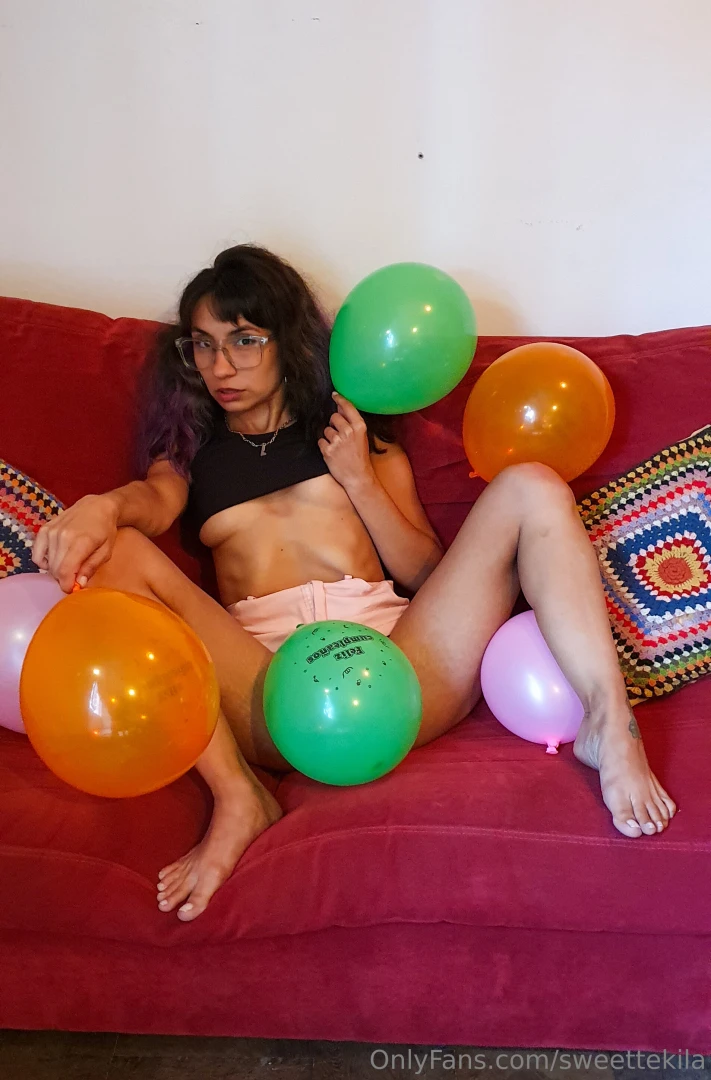 Plop plop plop we should pop the balloons 
