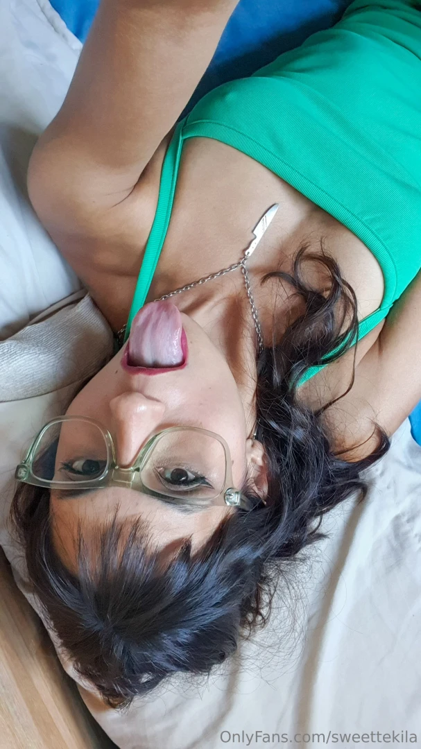 Would you rather give it to me on my tongue or on my glasses 