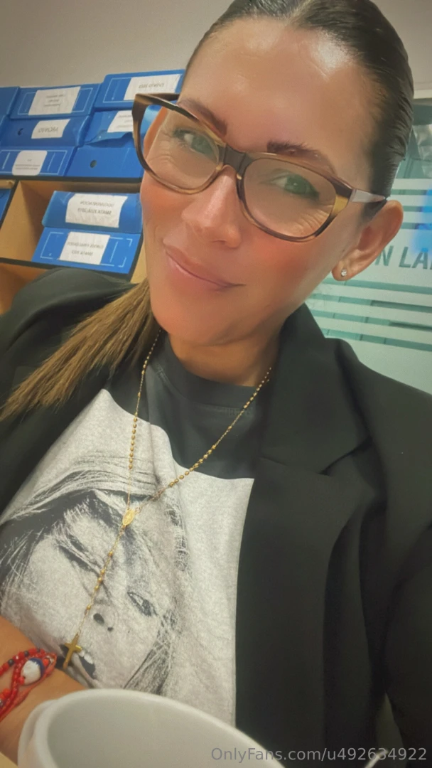 Me exita pensar que me qedo despu s de hora en tu despacho cumplimos 