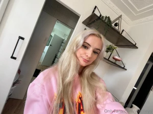 Feeling extra flirty who wants to chat