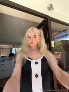 If you re thinking about me now s the time to make a move i m all ears