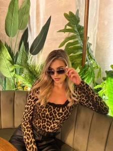 Today i m wearing a leopard-print blouse and i feel like a true cat