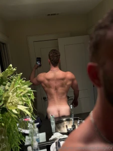 Woke up feeling soooo horny this morning i love being feral at the gym