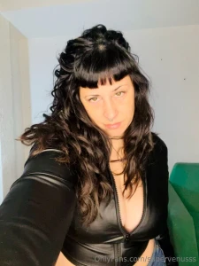 Be honest what would you do if i opened the door like this