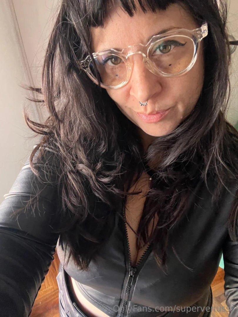 Let s pretend you didn t already imagine what i m wearing under this 