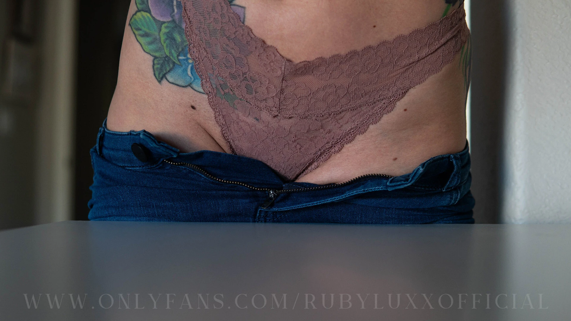 I don t wear panties often but when i do of course i have to show off 