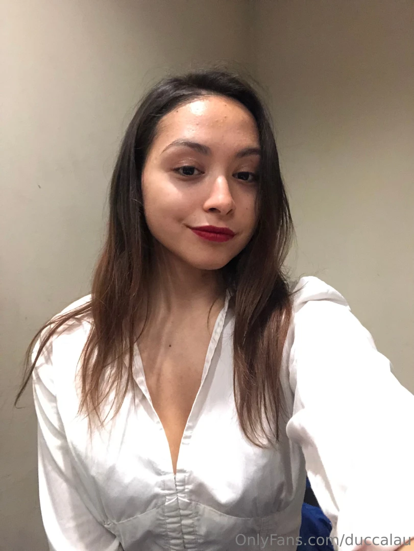 T as deux choix entre mes cuisses ou dans ma bouche je te laisse d 