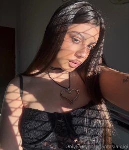 The slower you scroll the harder i tease