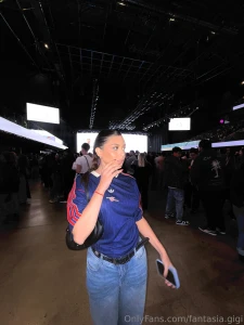 Babe i need your eyes on me right now