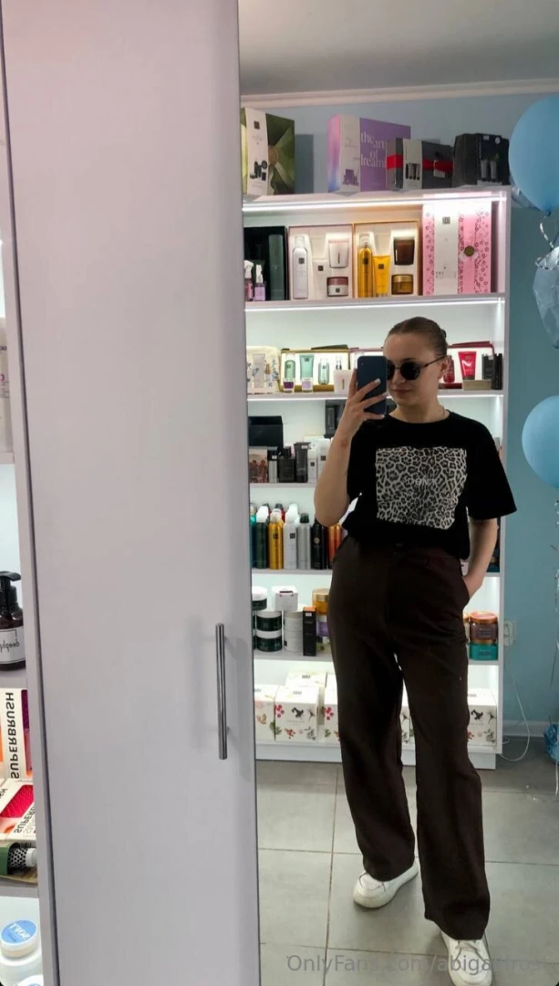 Does such cool outfit with galsses suits me 