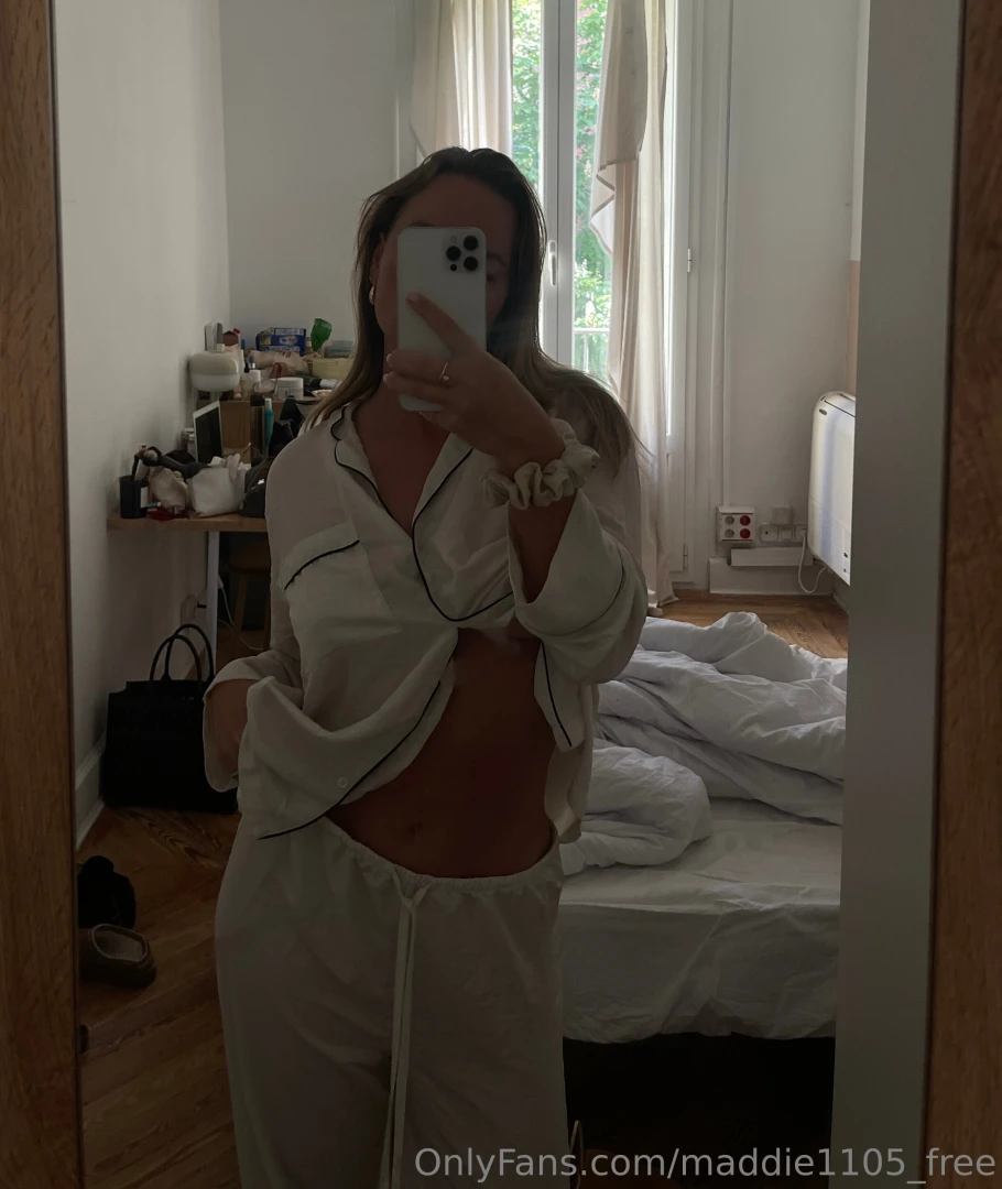 Just posted a nude over at my main i know you re dying to see me 