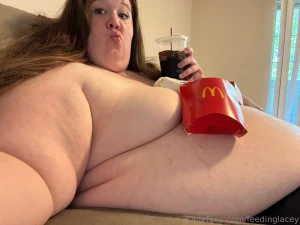 Lunch time had to try the snack wraps that are back at mcdonald s part 1