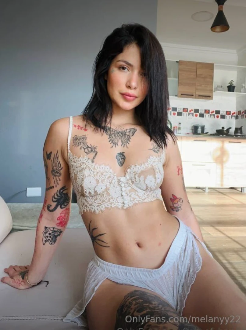 Ray_of_hanna little tattooed woman with a spectacular assand a 