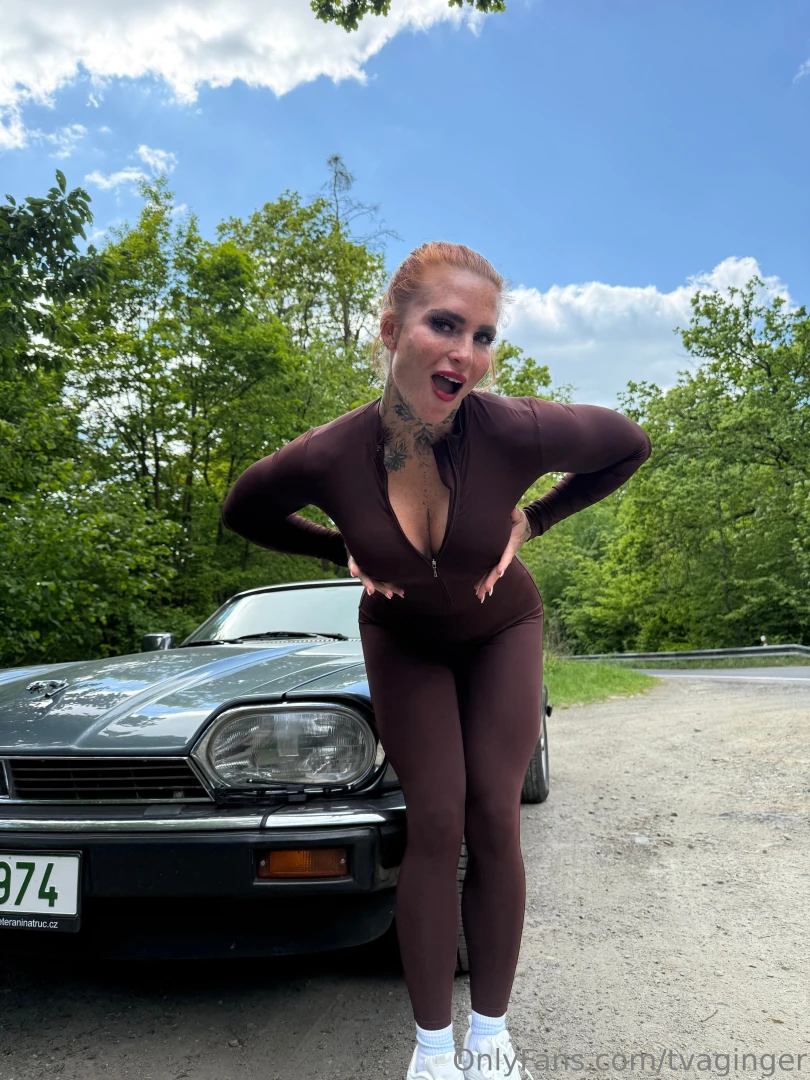 Takhle n jak vypad kombinace m ch kozi ek a hot zrzky u sexy auta 