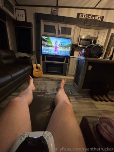 Anybody wanna play some fortnite