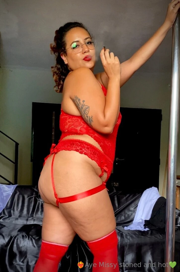 Your smoking sexy goddess part 1 