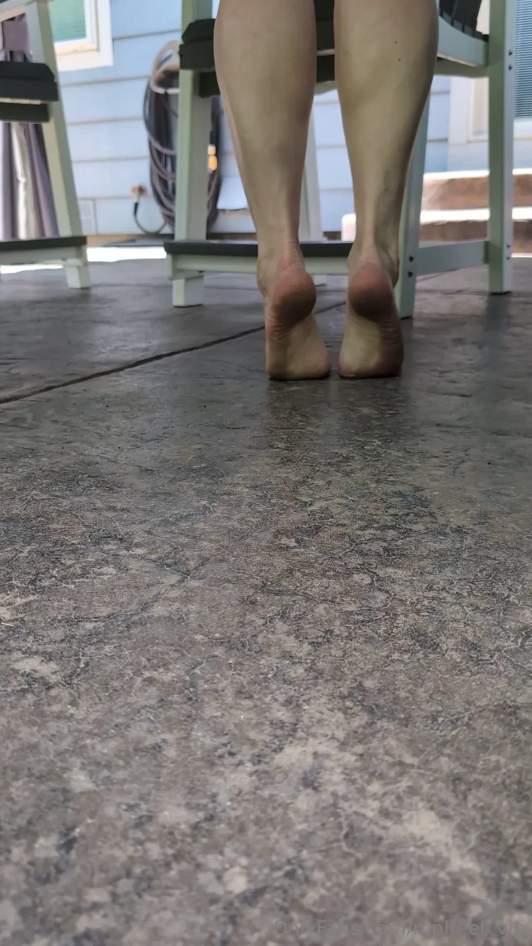 Dropping into toesday like a dirty soled hippy 