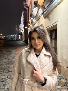 Hey new sub i m mia i m 28 i love sharing my life and taking lots of