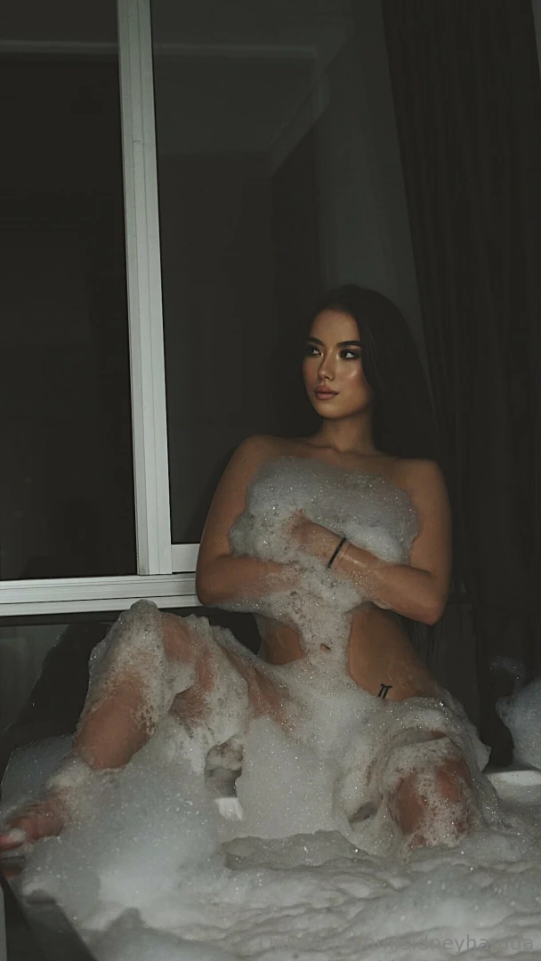 You only see what i let you ask me something unexpected 