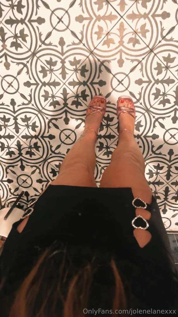 Want to take this dress off someone message me so i can xxx 