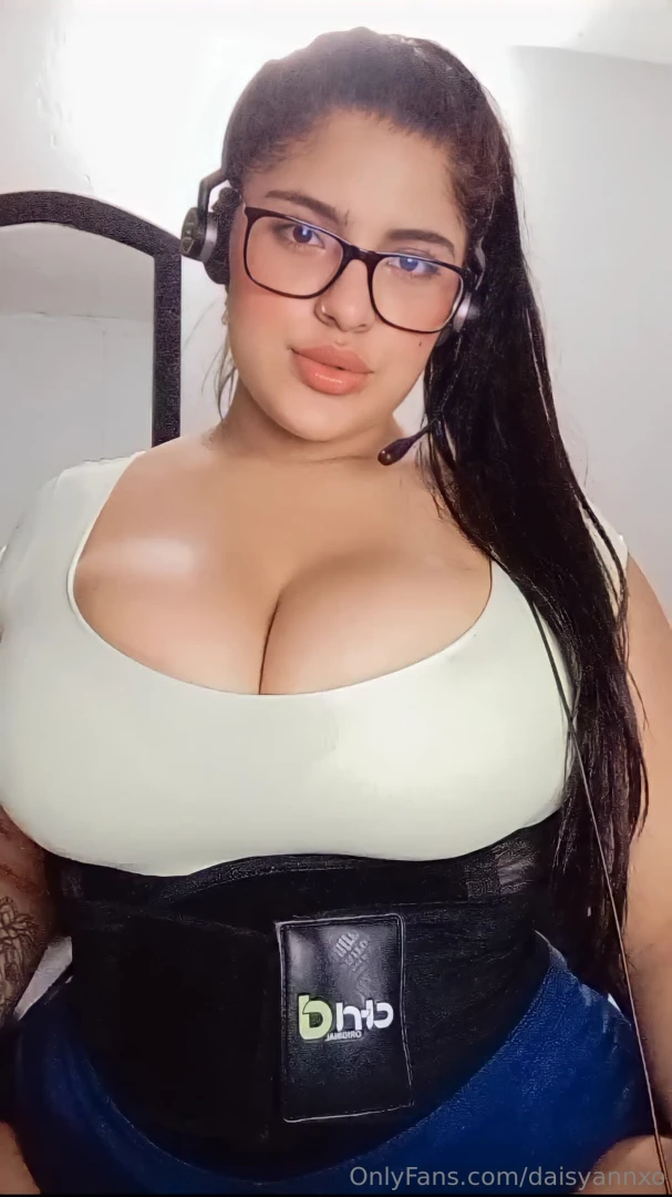 Hey can u help me take this off 