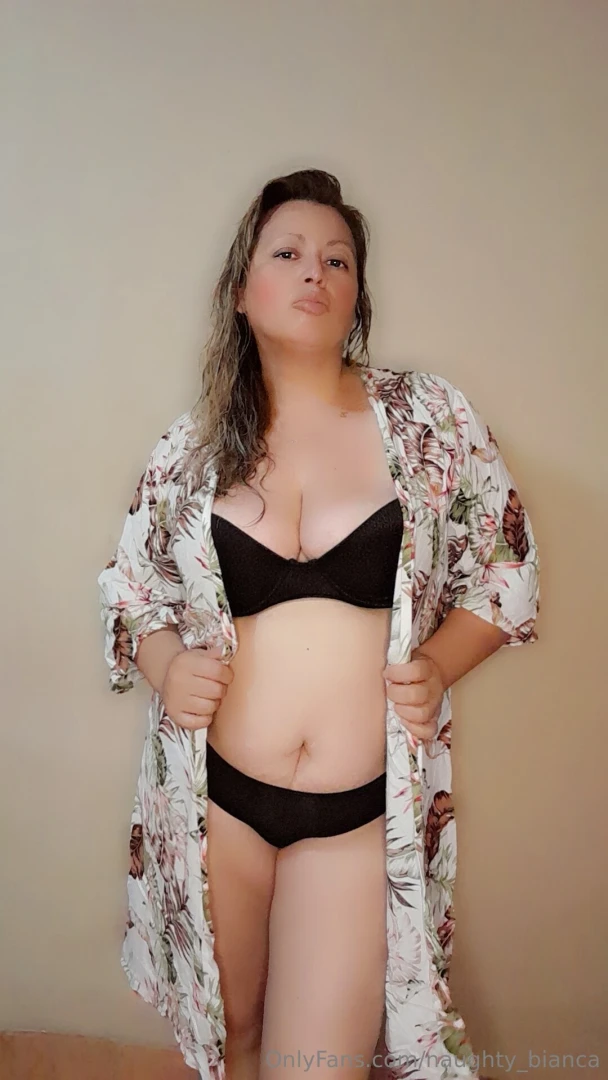 Love come and discover the experiences of this very horny milf mommy 