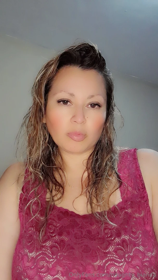 I am a very horny and naughty milf my love come and discover it 