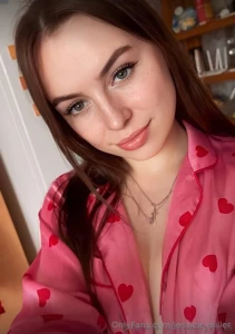 Classy seductive amp exclusive baddyylicks doesn t chase attention she part 40