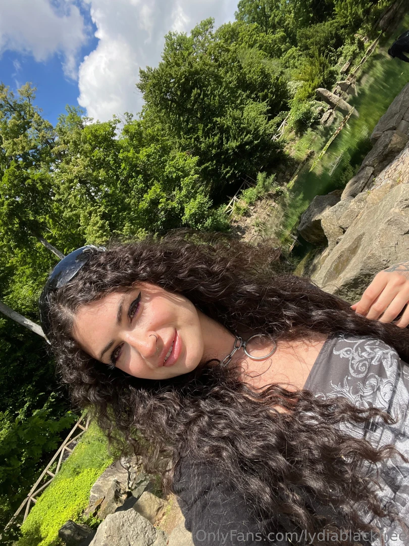 It s a beautiful day let me know what you re doing today 