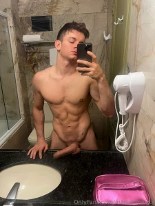 Need somewhere to put it necesito alg n lugar donde ponerla