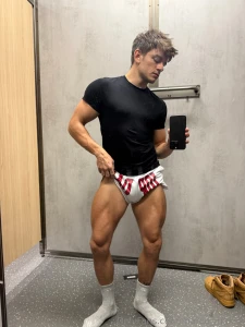 I ve been working out legs a lot lately do you notice give me some