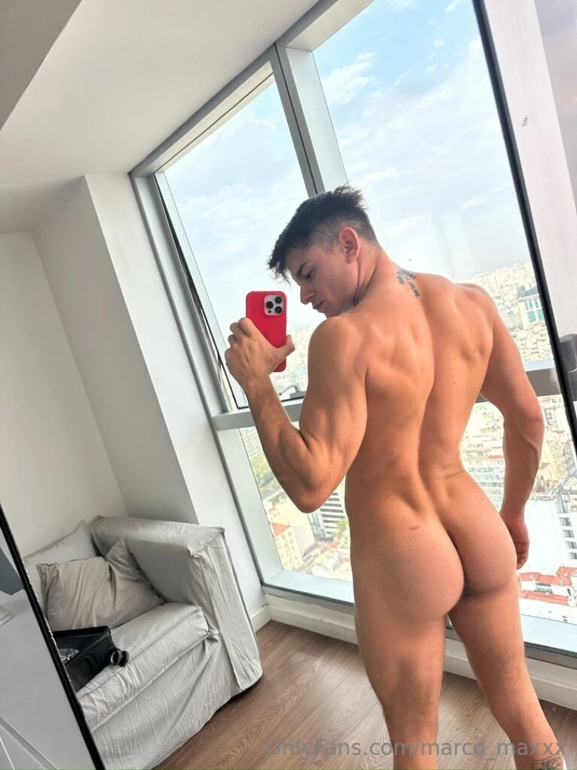 Who is up to take care of this hard booty quien para cuidar de este 