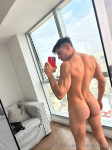 Who is up to take care of this hard booty quien para cuidar de este