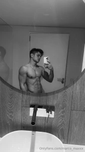 How do you think the black and white suits me como creen que me queda