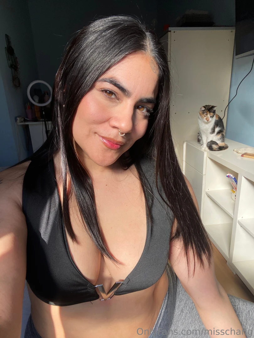 She also want es to be in the pic 